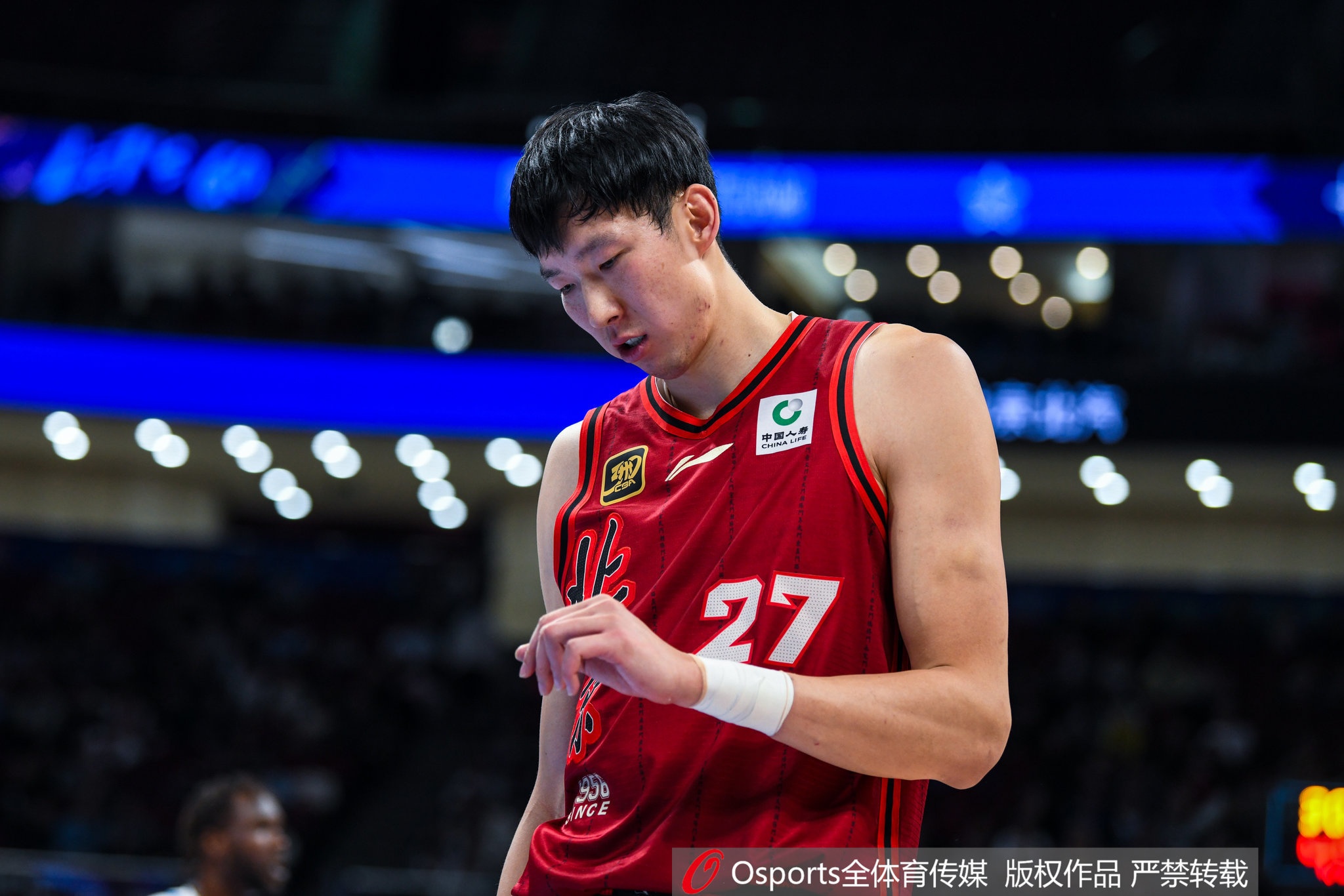 不妙！趙探長：首鋼醫(yī)院建議周琦進行結膜縫合手術 待權威復診！